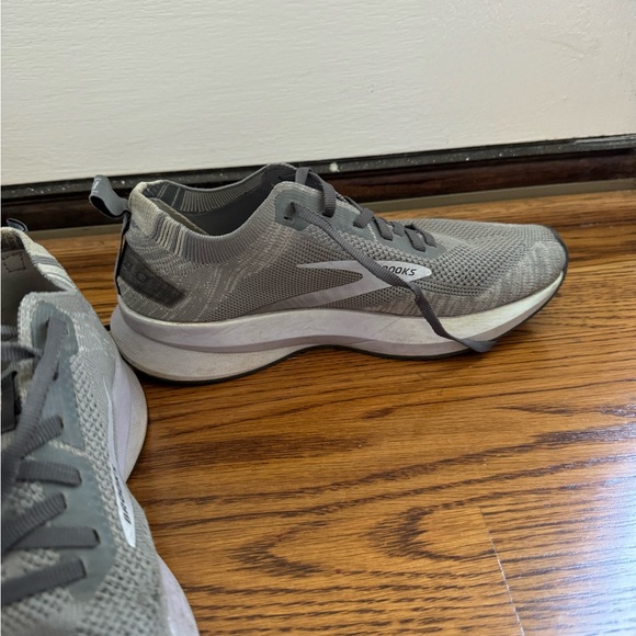 Brooks Levitate 4 Women’s 7.5 Tennis Shoe - Picture 4 of 9